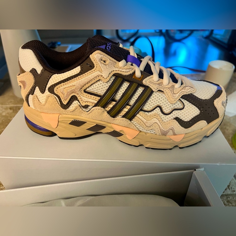 ADIDAS ORIGINALS X BAD BUNNY size 8 women’s